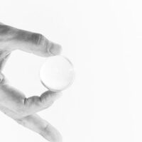 kristal heldere en haarscherpe glazen bol van 4 cm | GlazenBollen.NL