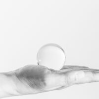 kristal heldere en haarscherpe glazen bol van 5cm | GlazenBollen.NL