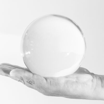 kristal heldere en haarscherpe glazen bol van 11cm | GlazenBollen.NL